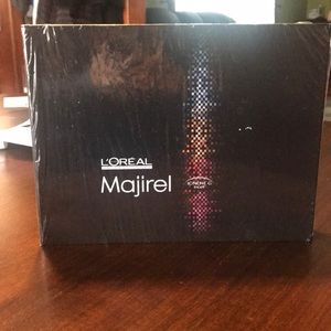 L’Oréal marjirel color swatch book